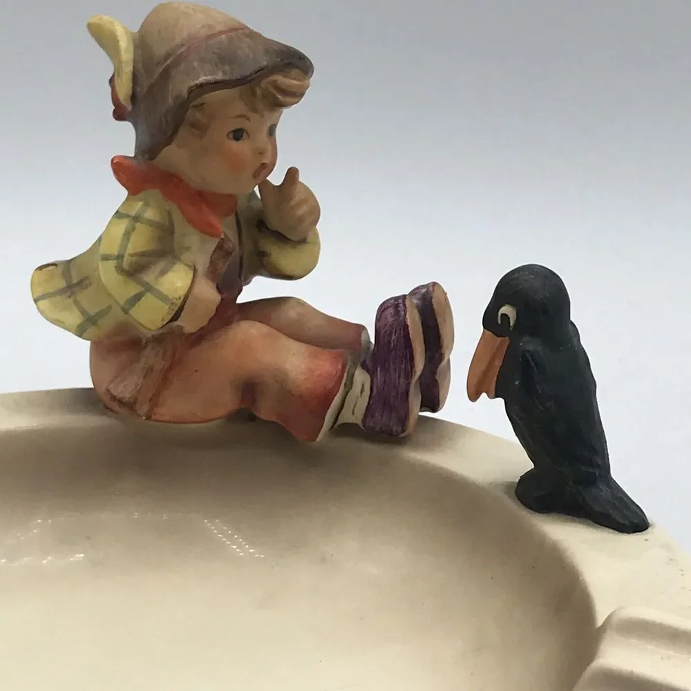 GOEBEL HUMMEL 34 SINGING LESSONS ASHTRAY BOY With BIRD‎ FIGURINE
